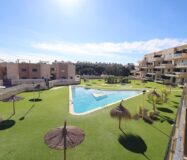 Трикімнатні апартаменти в Ориуэла Коста з терасою біля моря