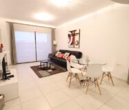 Трикімнатні апартаменти в Ориуэла Коста з терасою біля моря