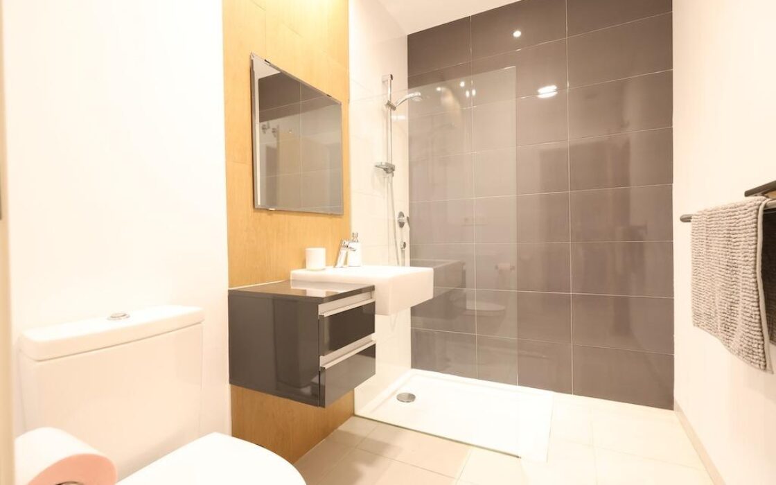 Трикімнатні апартаменти в Ориуэла Коста з терасою біля моря