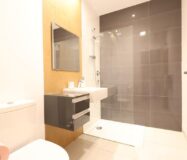 Трикімнатні апартаменти в Ориуэла Коста з терасою біля моря