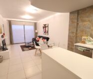 Трикімнатні апартаменти в Ориуэла Коста з терасою біля моря