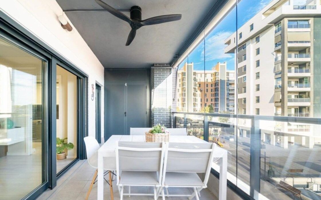 Апартаменты 97 кв.м с террасой в Аликанте у моря