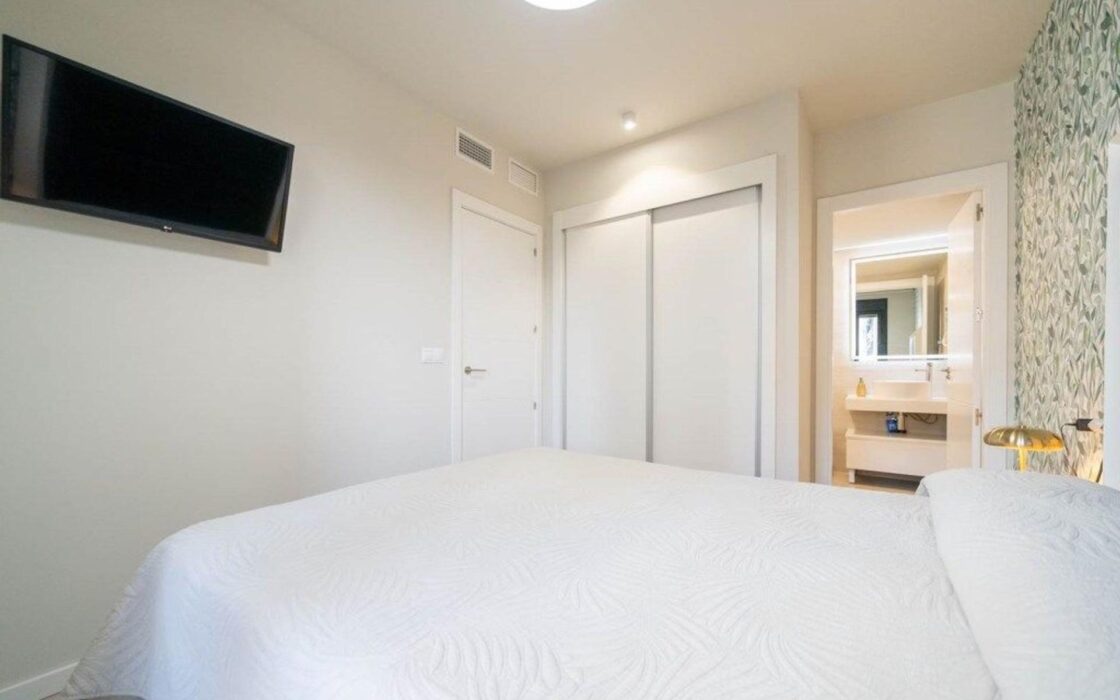 Апартаменты 97 кв.м с террасой в Аликанте у моря