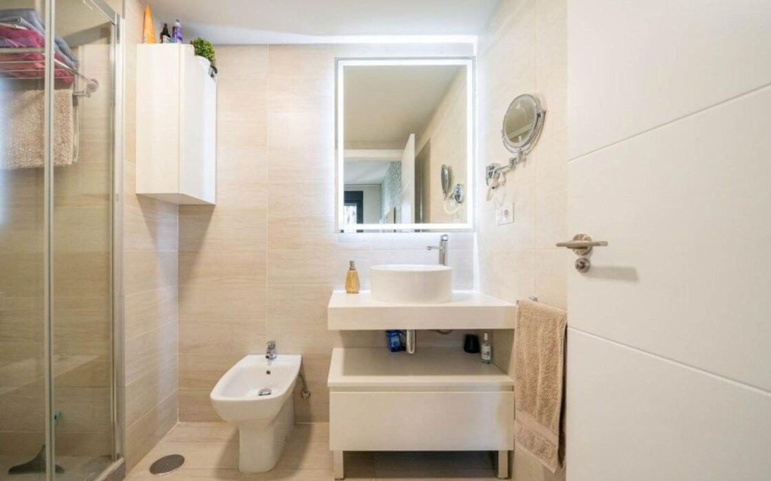 Апартаменты 97 кв.м с террасой в Аликанте у моря