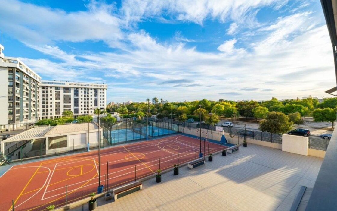 Апартаменты 97 кв.м с террасой в Аликанте у моря