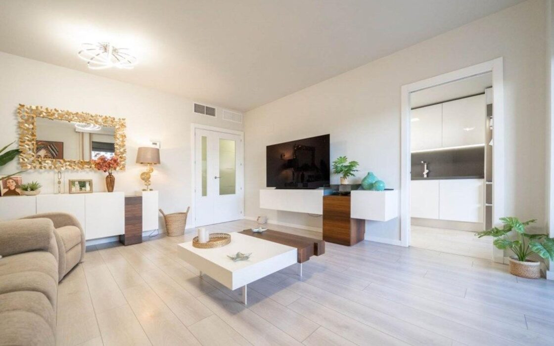 Апартаменты 97 кв.м с террасой в Аликанте у моря