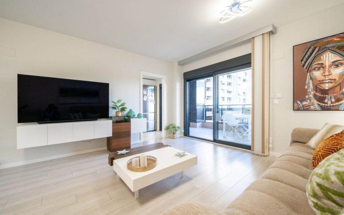 Апартаменты 97 кв.м с террасой в Аликанте у моря