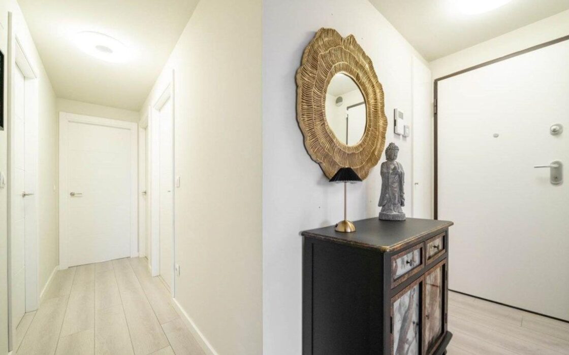 Апартаменты 97 кв.м с террасой в Аликанте у моря