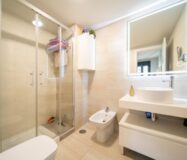 Апартаменты 97 кв.м с террасой в Аликанте у моря