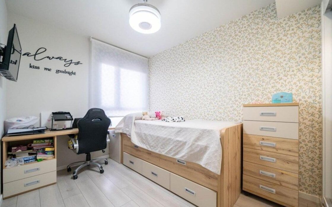 Апартаменты 97 кв.м с террасой в Аликанте у моря