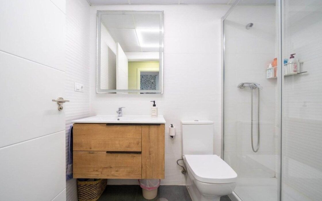 Апартаменты 97 кв.м с террасой в Аликанте у моря