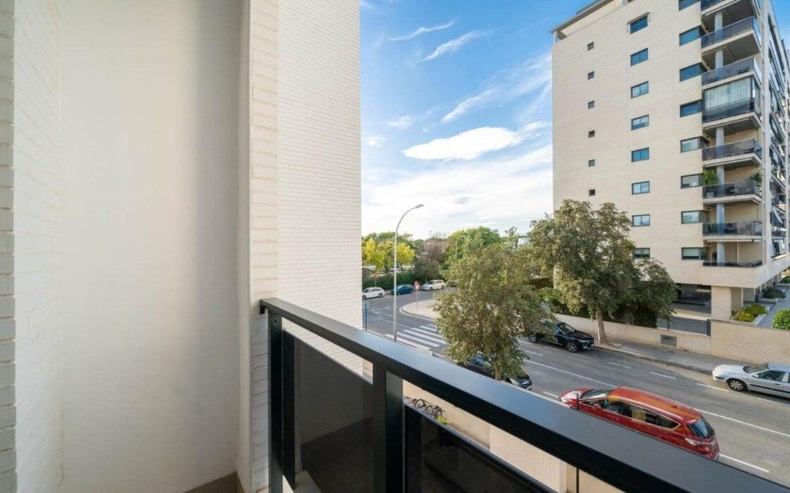 Апартаменты 97 кв.м с террасой в Аликанте у моря