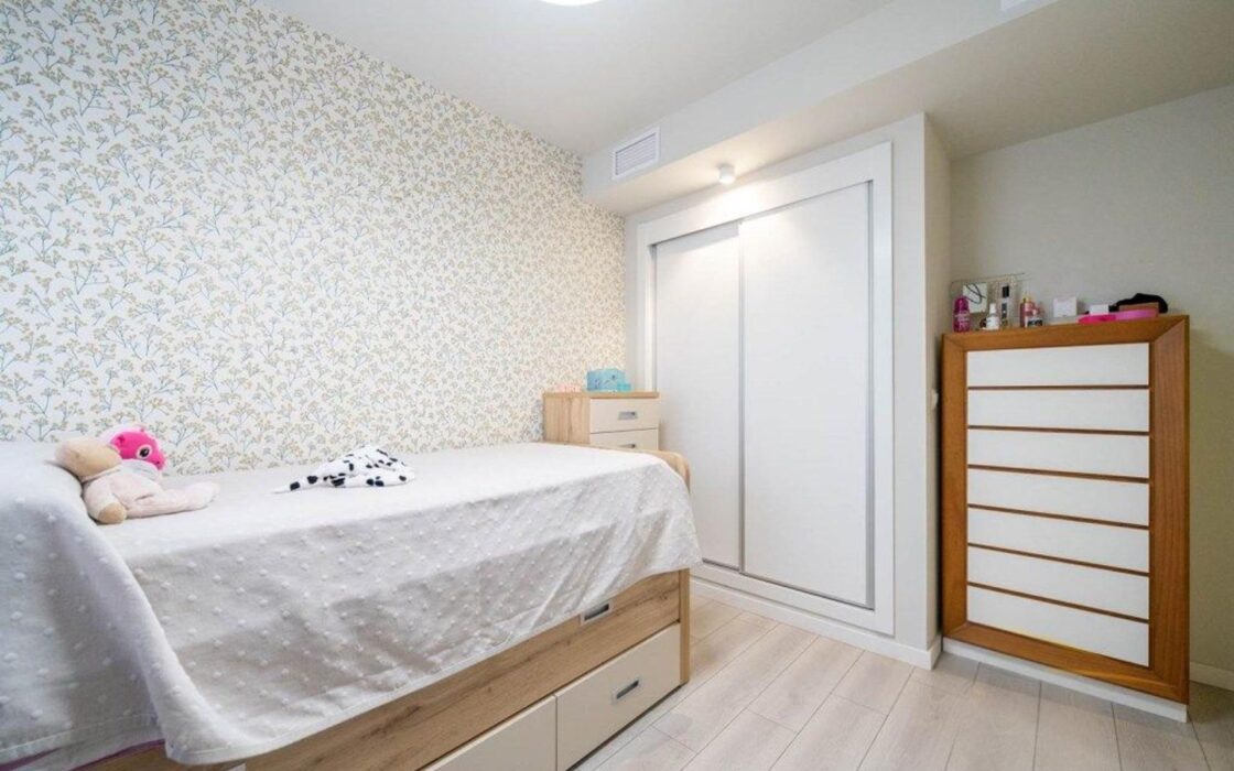 Апартаменты 97 кв.м с террасой в Аликанте у моря