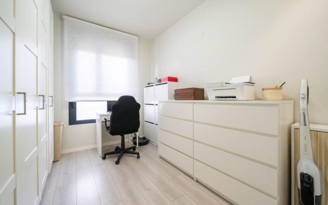 Апартаменты 97 кв.м с террасой в Аликанте у моря