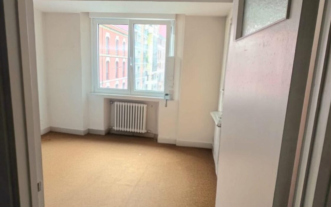 Апартаменты в Хихоне 107 кв.м с лифтом и 4 комнатами