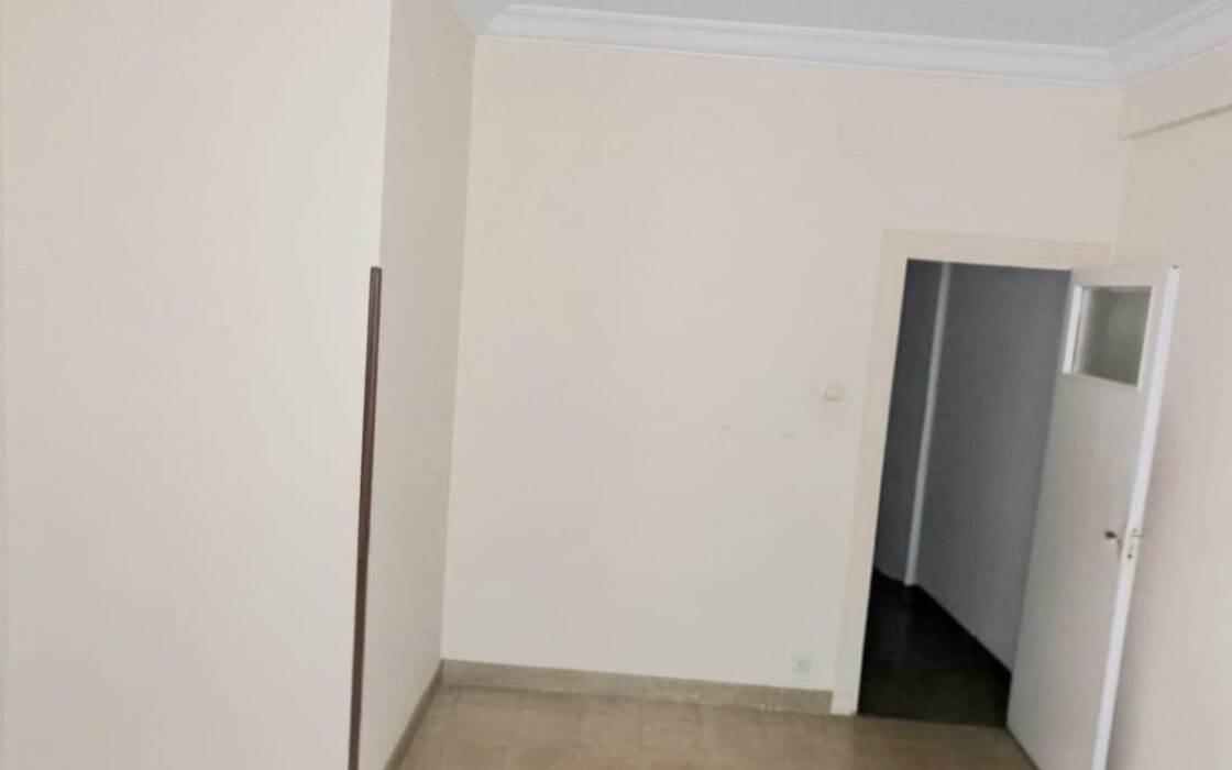 Апартаменты в Хихоне 107 кв.м с лифтом и 4 комнатами