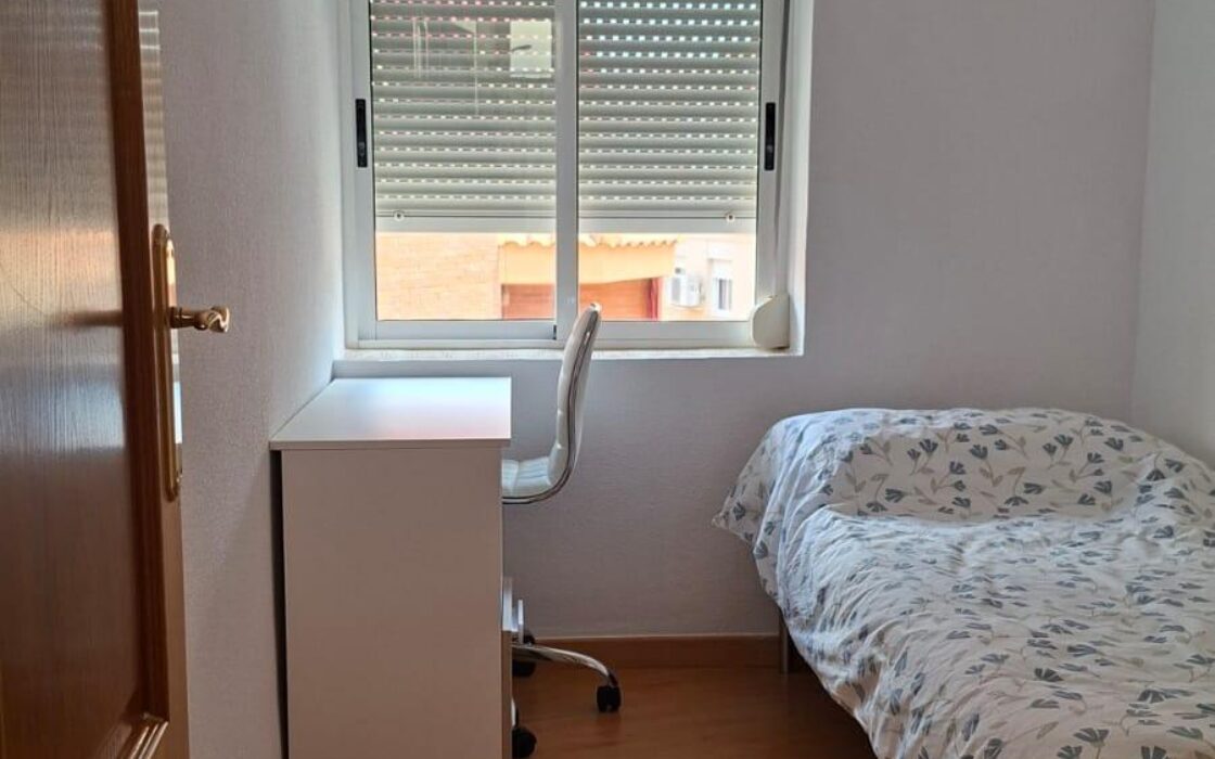 Апартаменты в Аликанте 70 кв.м с террасой у моря