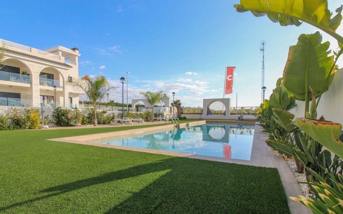 Апартаменти 81 кв.м в Рохалес з балконом та басейном