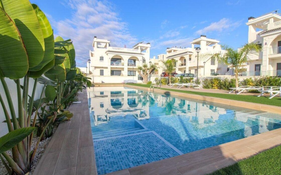 Апартаменти 81 кв.м в Рохалес з балконом та басейном