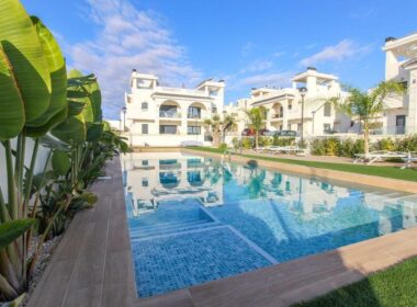 Апартаменти 81 кв.м в Рохалес з балконом та басейном