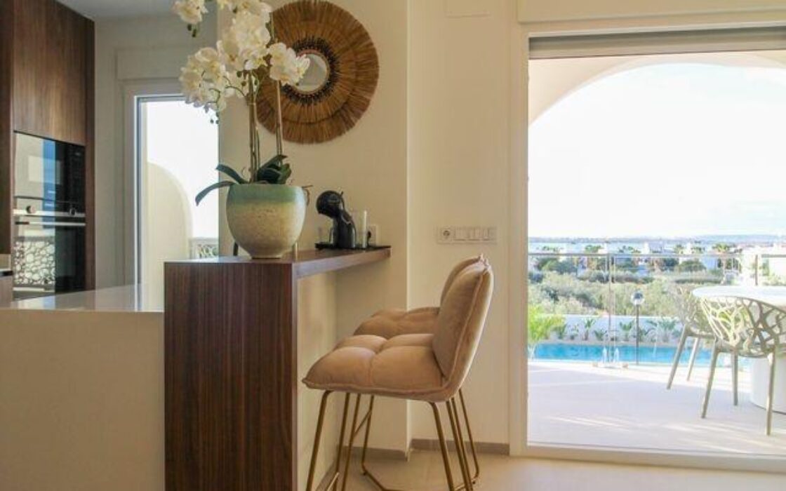 Апартаменти 81 кв.м в Рохалес з балконом та басейном