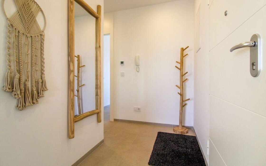 Апартаменти 81 кв.м в Рохалес з балконом та басейном