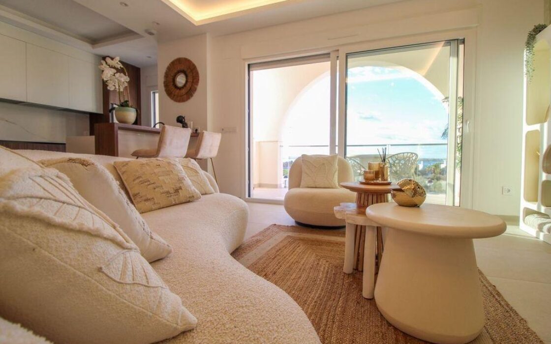 Апартаменти 81 кв.м в Рохалес з балконом та басейном