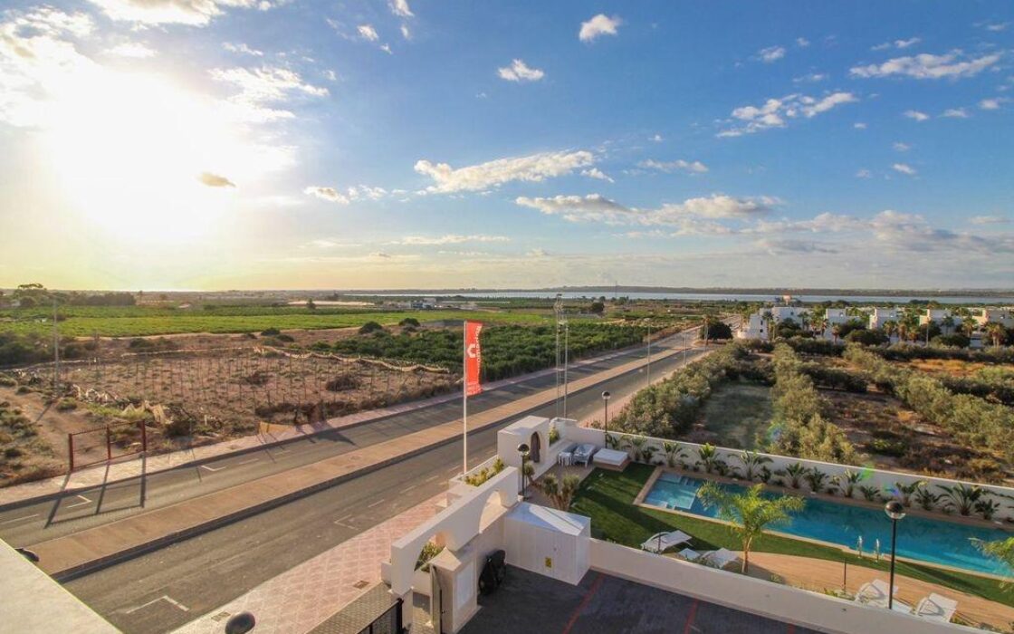 Апартаменти 81 кв.м в Рохалес з балконом та басейном