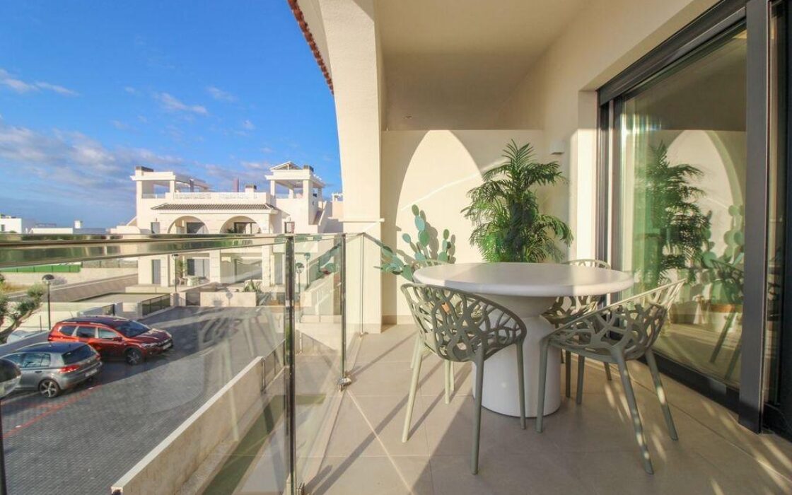 Апартаменти 81 кв.м в Рохалес з балконом та басейном