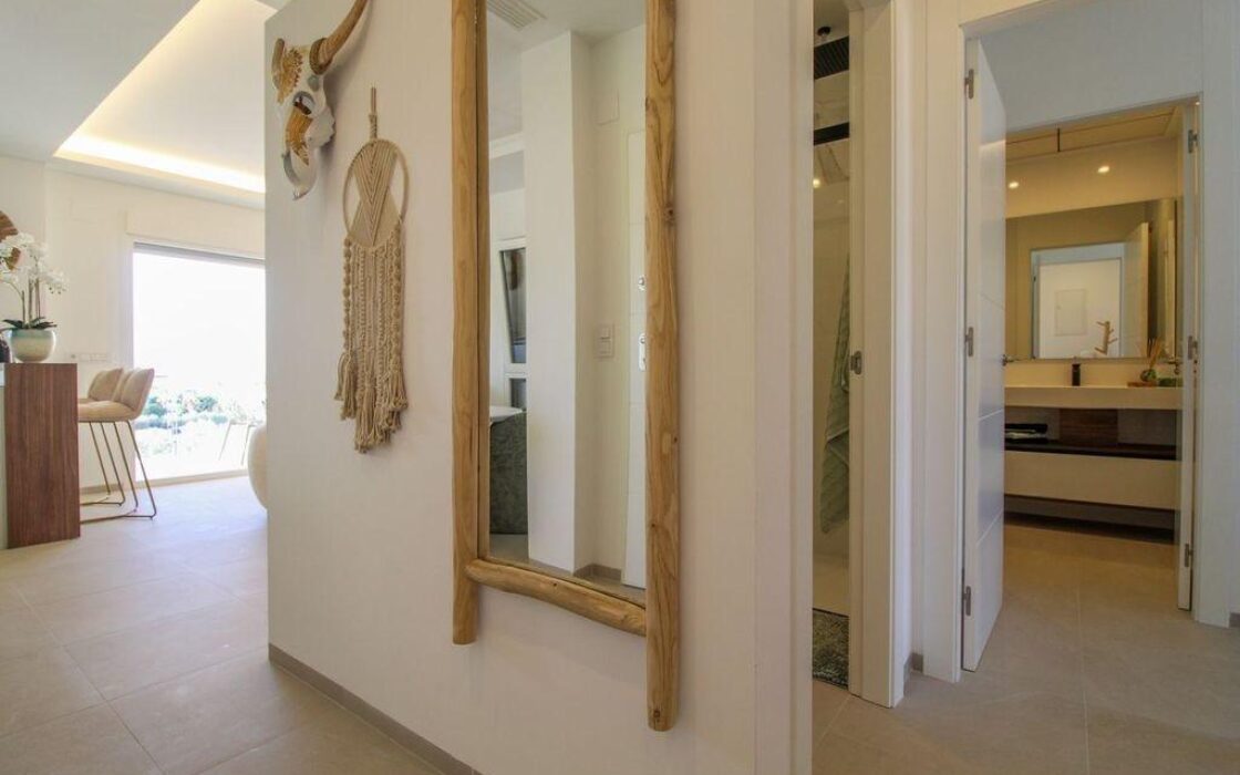 Апартаменти 81 кв.м в Рохалес з балконом та басейном