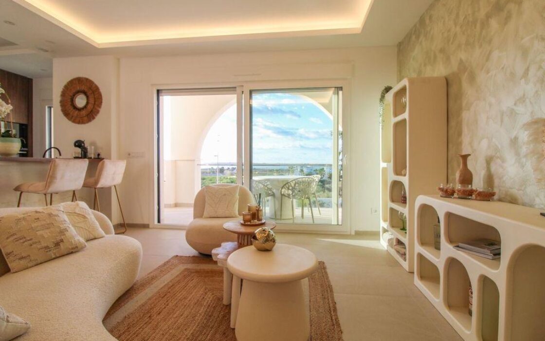 Апартаменти 81 кв.м в Рохалес з балконом та басейном