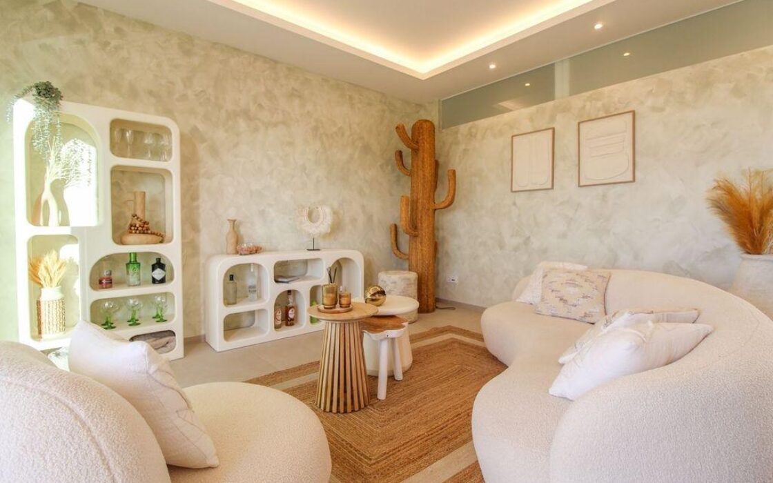 Апартаменти 81 кв.м в Рохалес з балконом та басейном