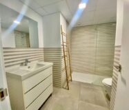 Апартаменти 121 кв.м в Аликанте з терасою та басейном