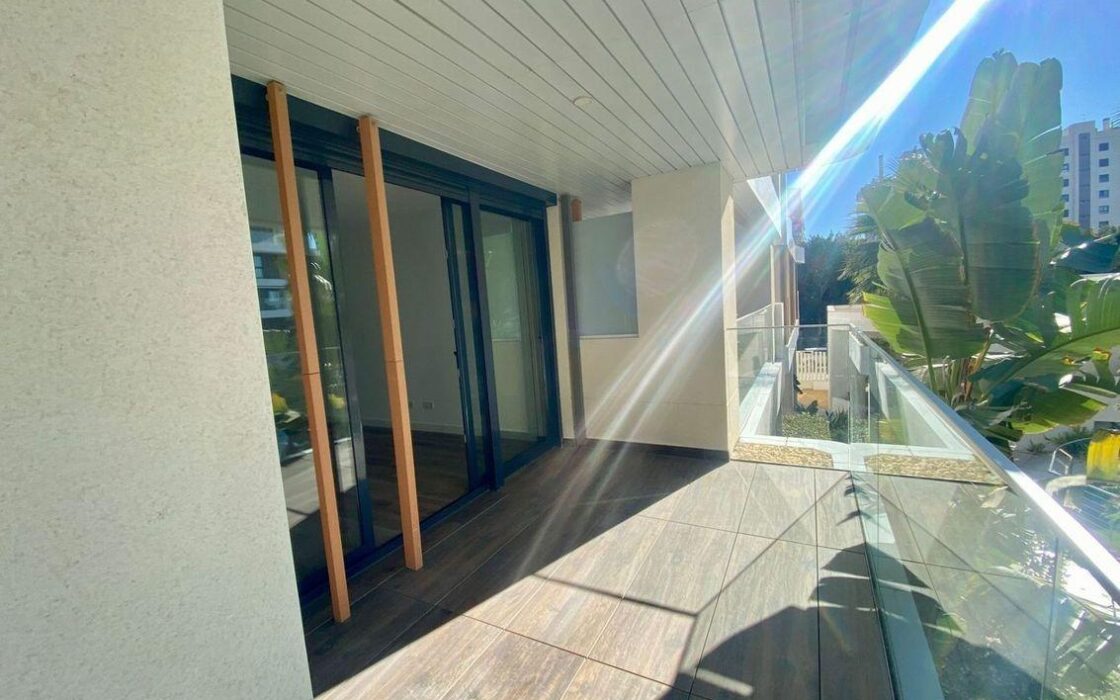 Апартаменти 121 кв.м в Аликанте з терасою та басейном