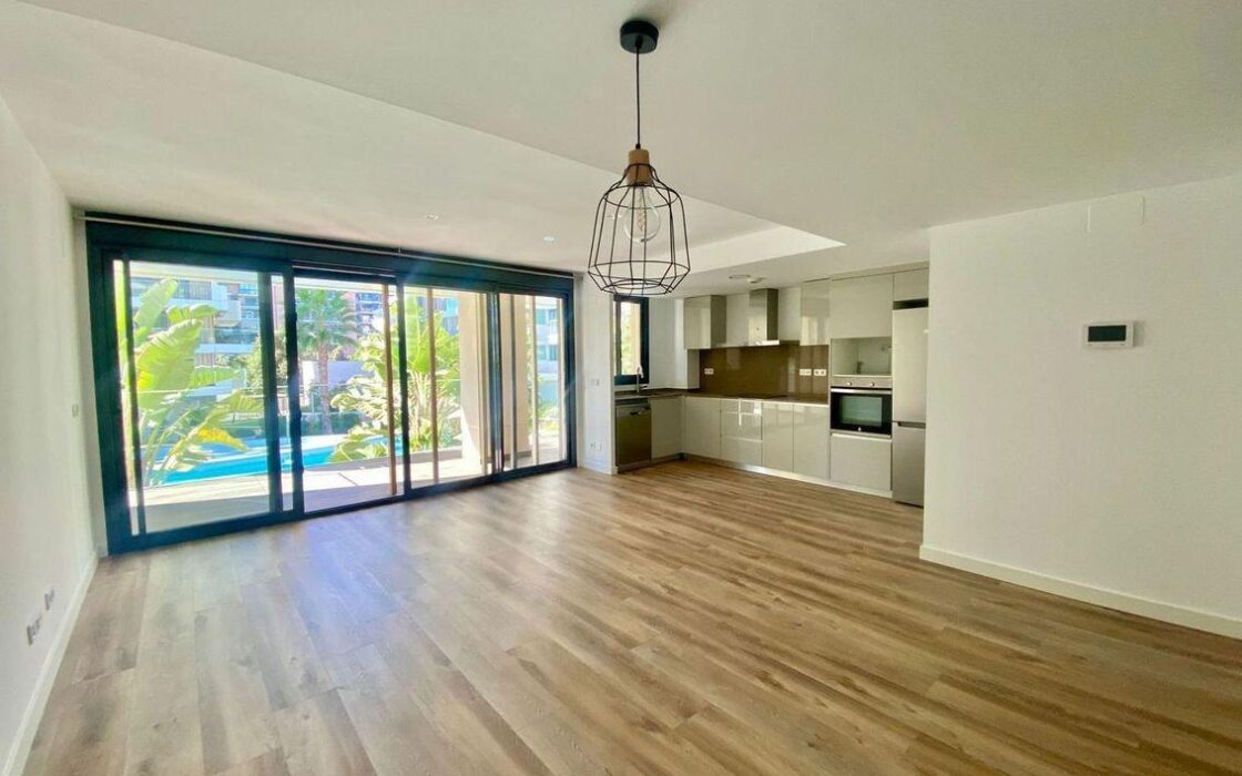 Апартаменти 121 кв.м в Аликанте з терасою та басейном