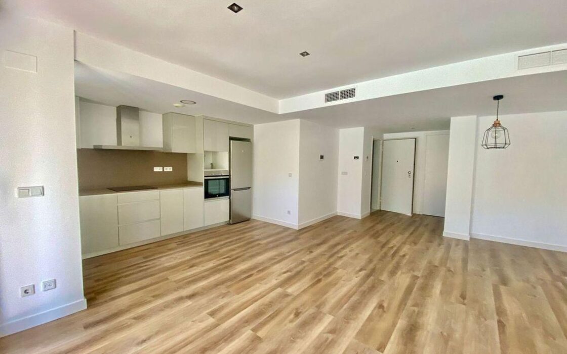 Апартаменти 121 кв.м в Аликанте з терасою та басейном