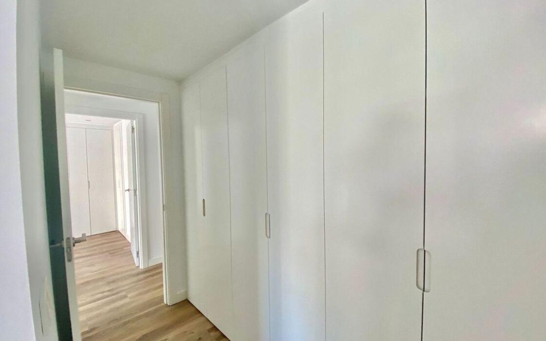 Апартаменти 121 кв.м в Аликанте з терасою та басейном