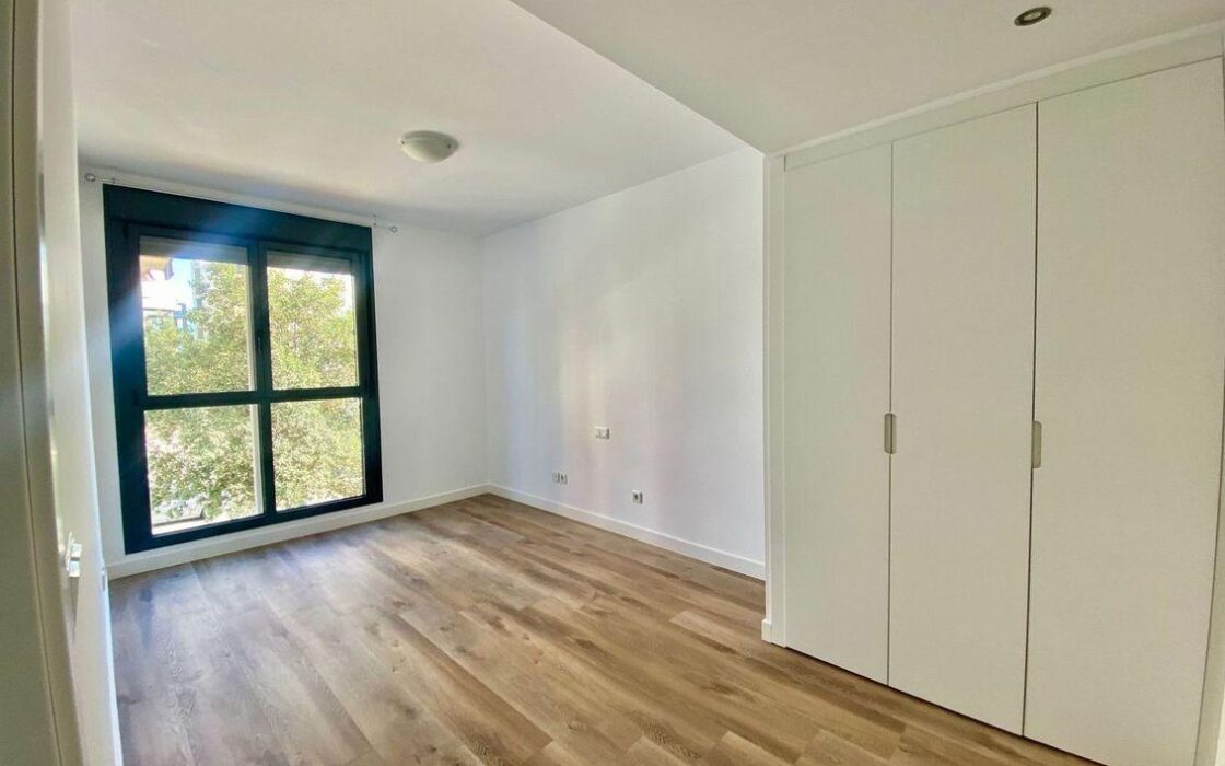 Апартаменти 121 кв.м в Аликанте з терасою та басейном