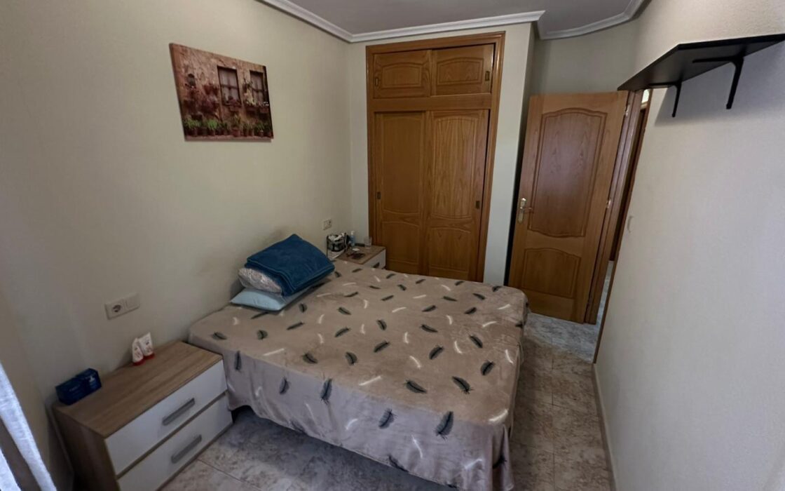 Просторная квартира в Торревьехе 75 кв.м с террасой у моря