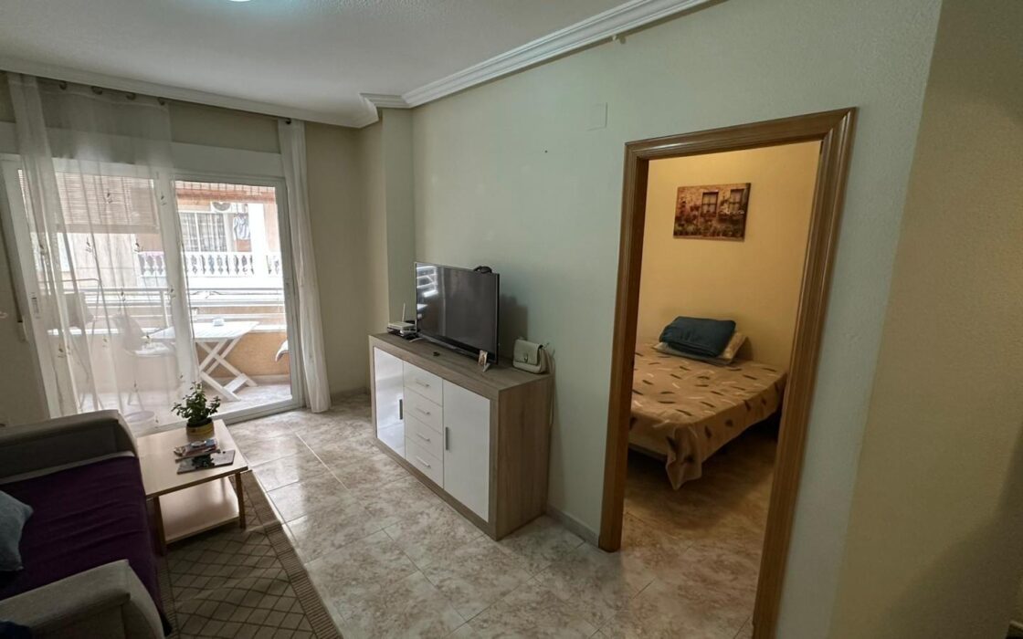 Просторная квартира в Торревьехе 75 кв.м с террасой у моря