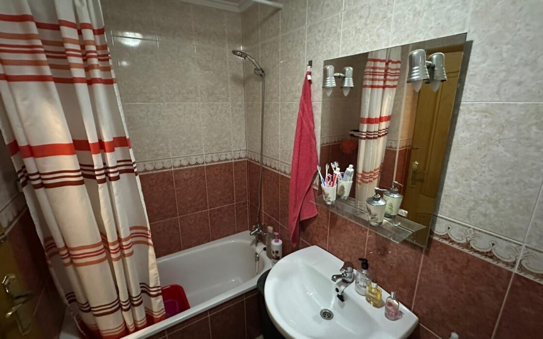 Просторная квартира в Торревьехе 75 кв.м с террасой у моря