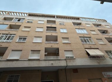 Просторная квартира в Торревьехе 75 кв.м с террасой у моря