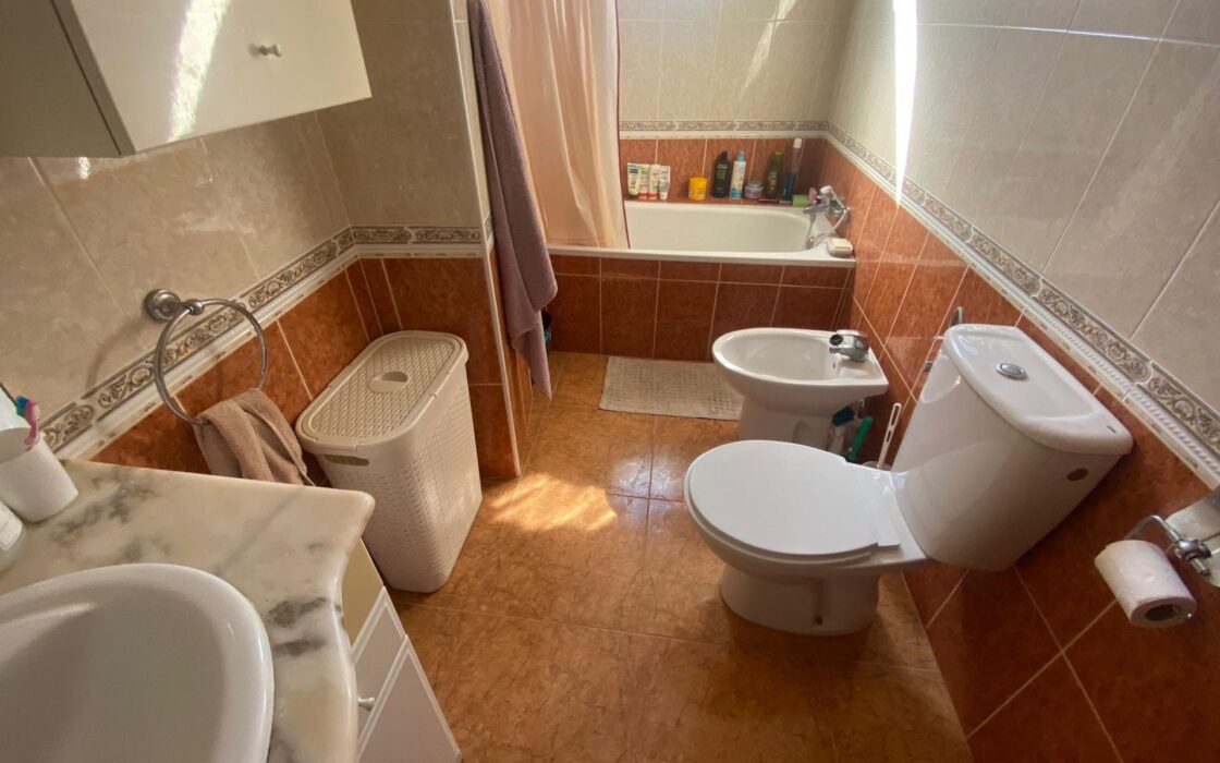 Просторная квартира в Торревьехе 75 кв.м с террасой у моря