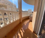 Просторная квартира в Торревьехе 75 кв.м с террасой у моря