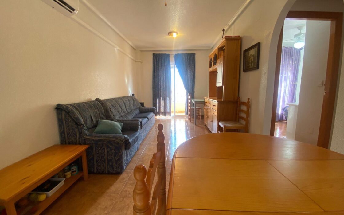 Просторная квартира в Торревьехе 75 кв.м с террасой у моря