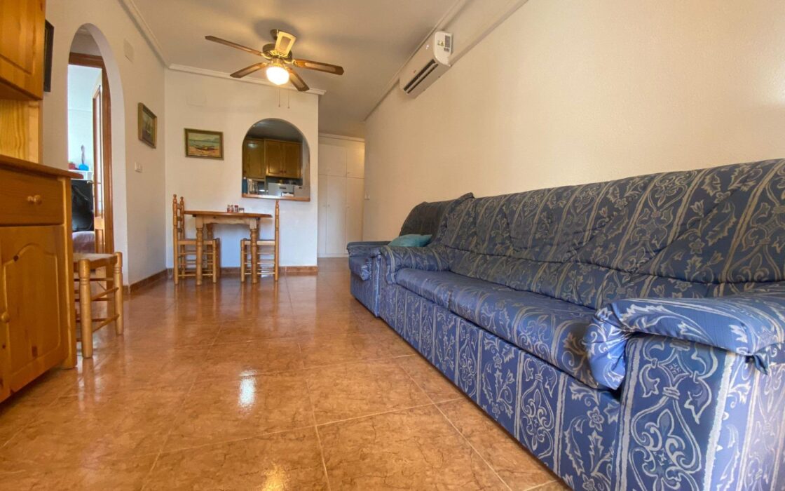 Просторная квартира в Торревьехе 75 кв.м с террасой у моря