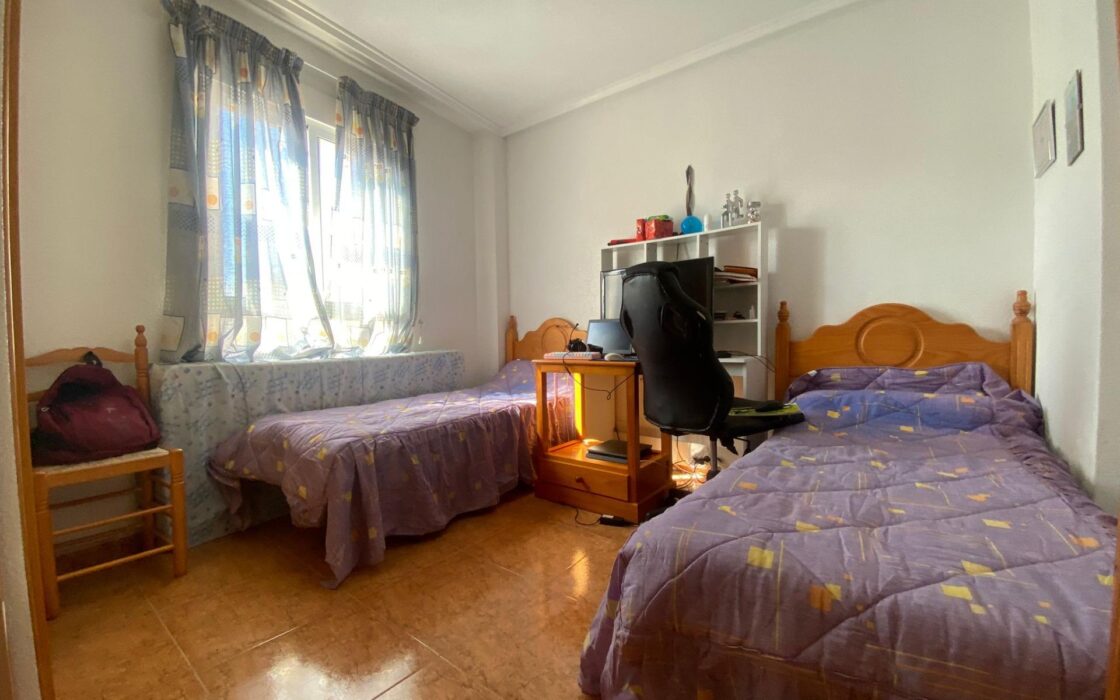 Просторная квартира в Торревьехе 75 кв.м с террасой у моря