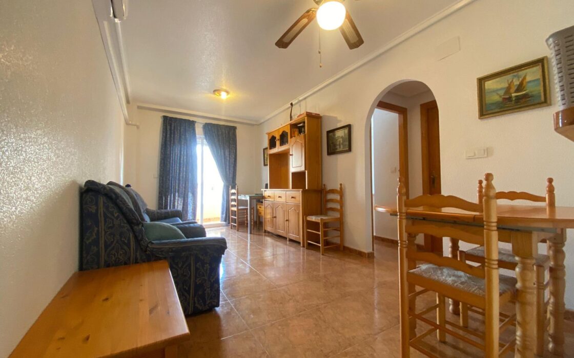 Просторная квартира в Торревьехе 75 кв.м с террасой у моря