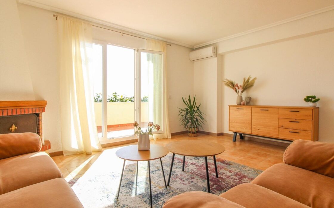 Светлый пентхаус в Ориуэла Коста с террасами и видом на море