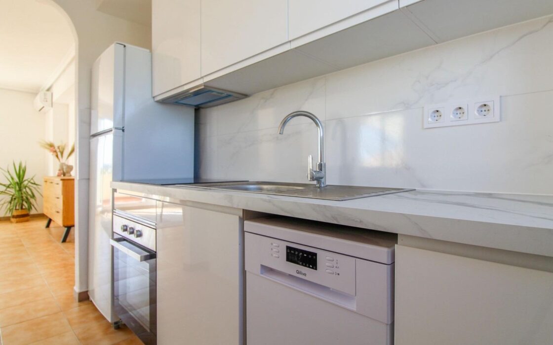 Светлый пентхаус в Ориуэла Коста с террасами и видом на море